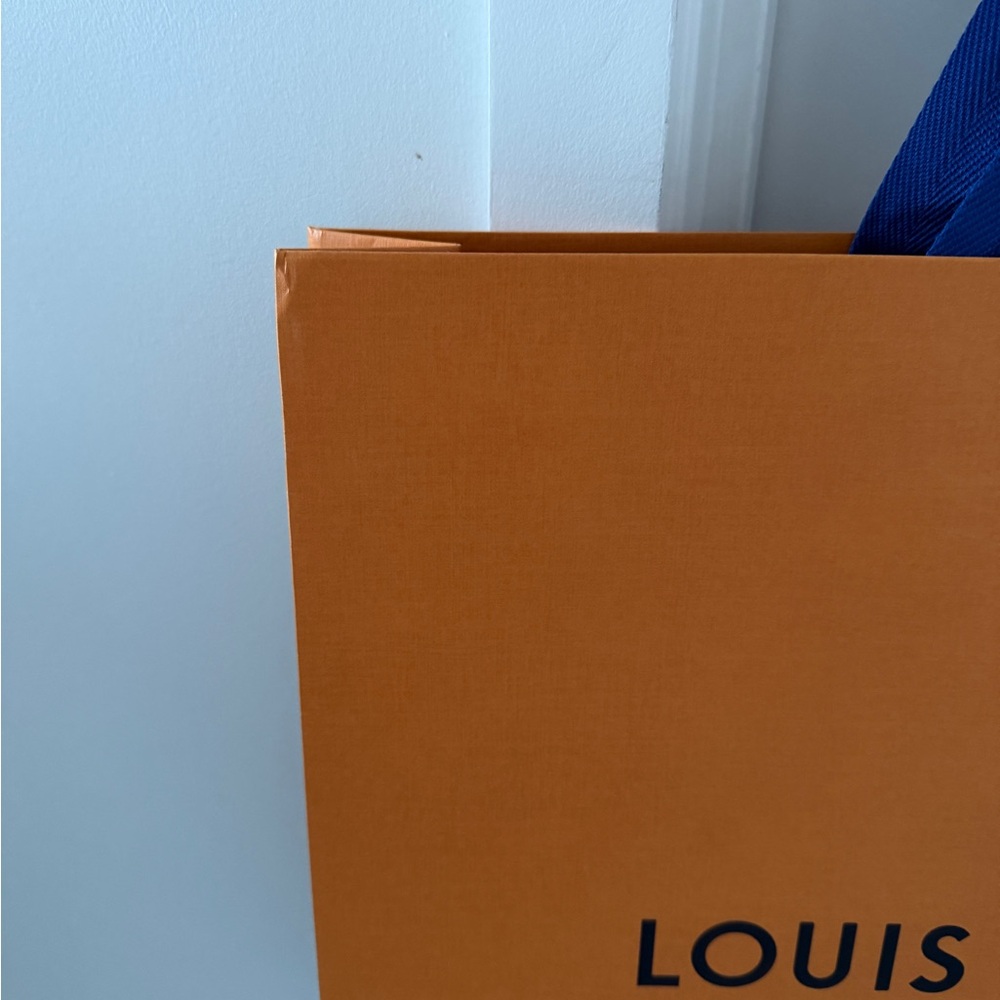 Louis Vuitton Large Shopping Bag and Receipt Holder - Picture 8 of 9
